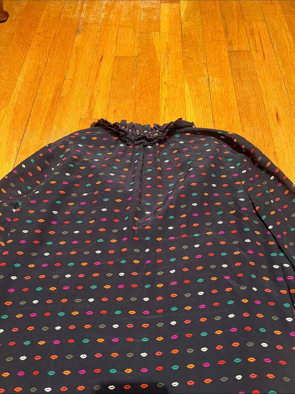 J Crew 100% Silk Ruffle Neck Blouse in Kissy Lips Print, Women’s size 0